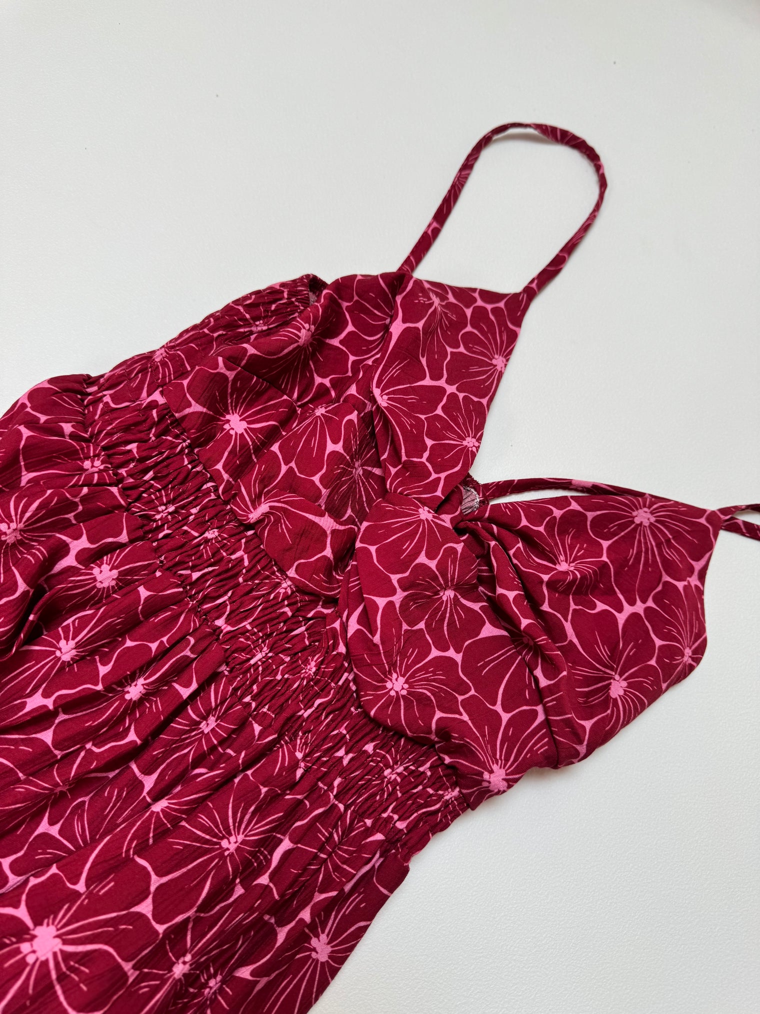 Luftiges Sommer Kleid FLORAL FEMININE mit dünnen Trägern burgundy/rose