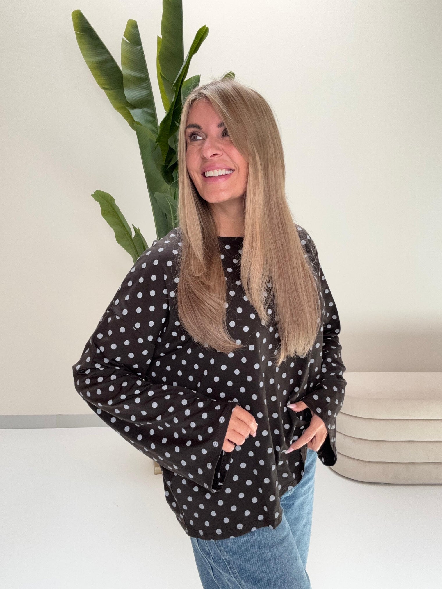 Longsleeve DOTS mit leicht ausgestelltem Ärmel chocolate