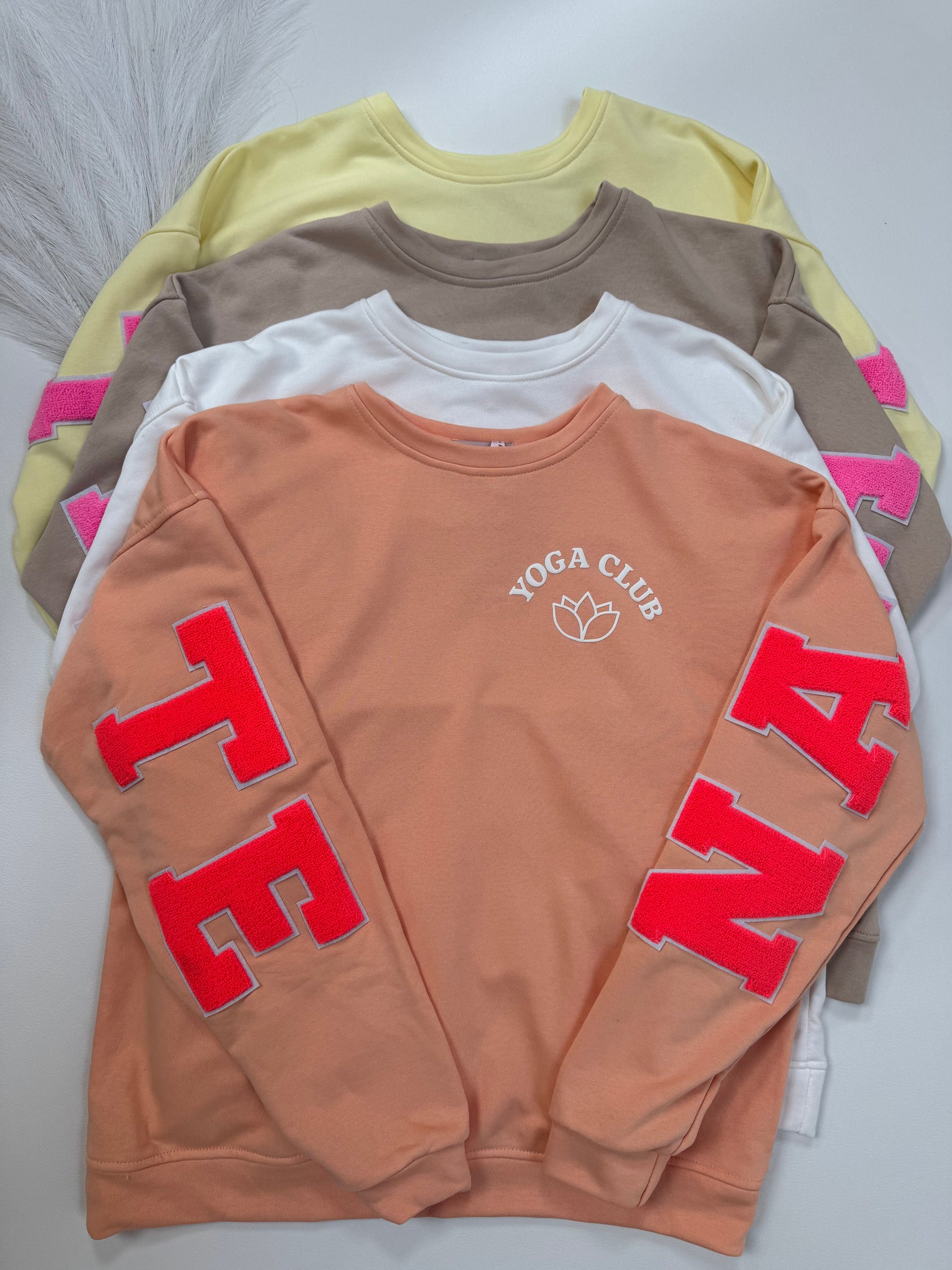 Premium Sweater YOGA CLUB mit Rückenprint