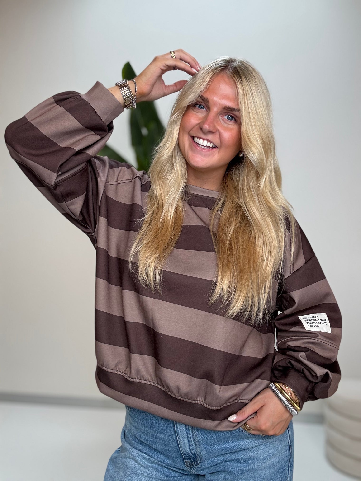 Butterstoff Sweater mit Patch am Ärmel BIG STRIPES mocha/coffee
