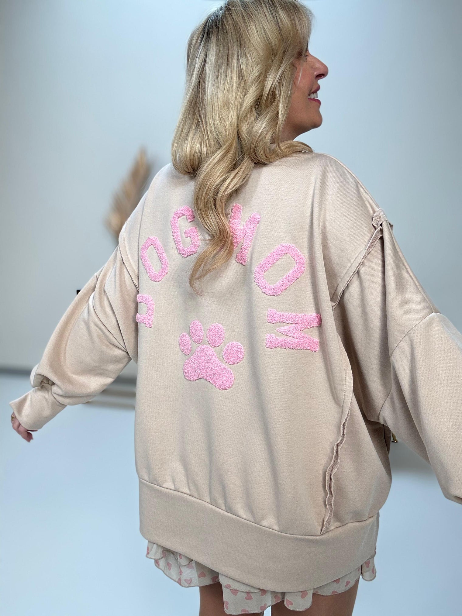 Oversize Sweater taupe DOG MUM rosa