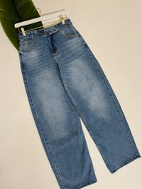Straight High Rise Jeans mit umgeklapptem Fashion Bund