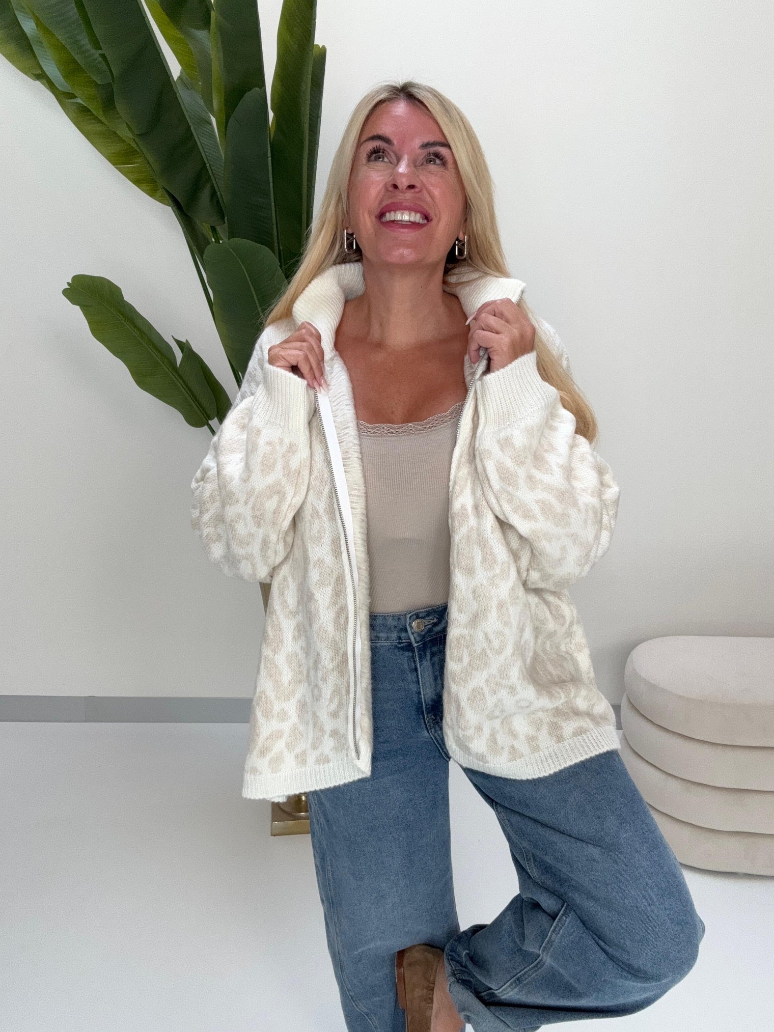 Zipper Strickjacke im angesagten Leo Muster creme/beige