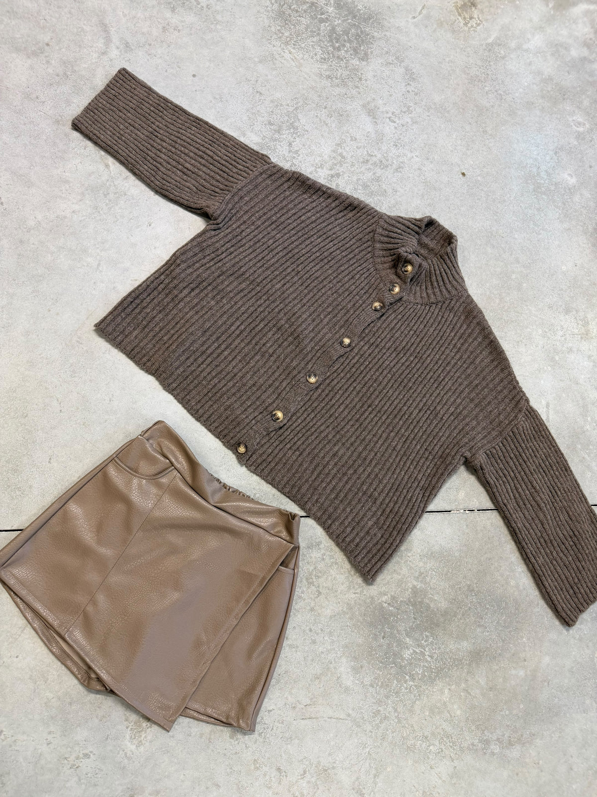 Strickjacke mit Knopfleiste taupe