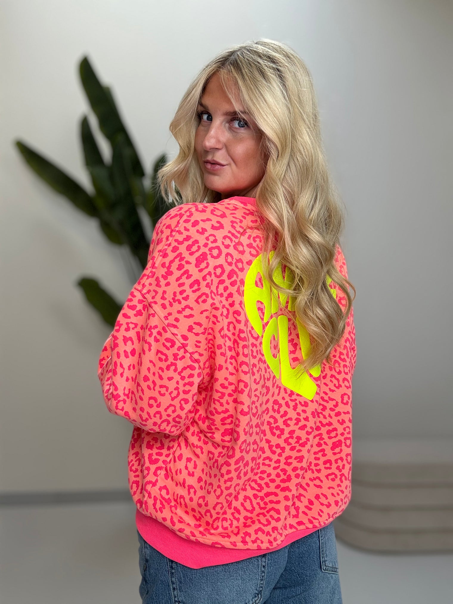 Sweater mit Rückenprint AMOR CLUB peach leo