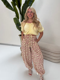 Musselin Ballon Hose creme LEO POWER beige/rosa