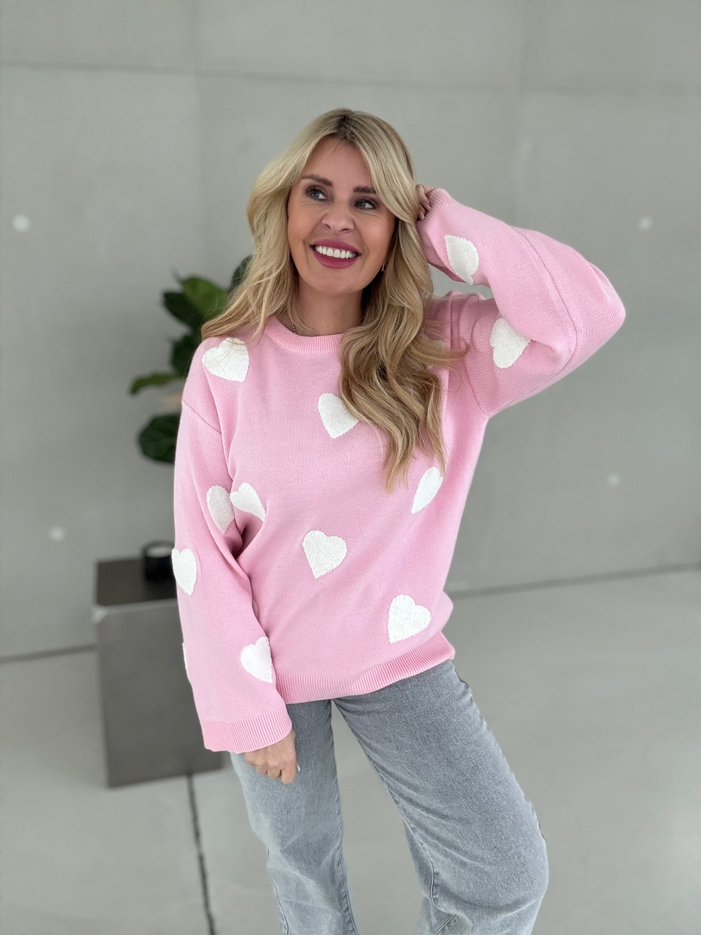 Oversize Feinstrick Pullover rosa mit weißen Frotteeherzen