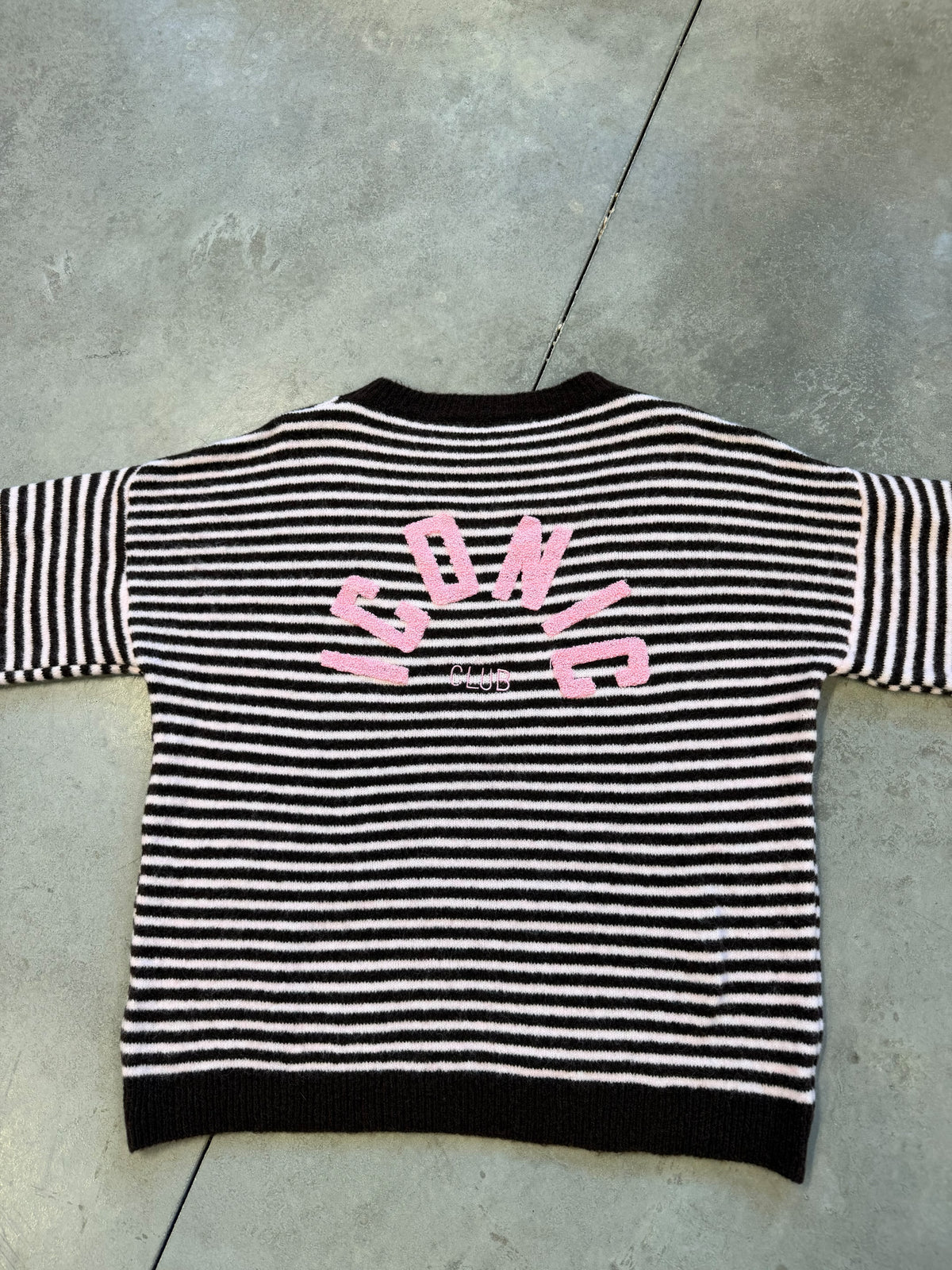 Kuscheliger Strickpullover ICONIC CLUB chocolate/rosa