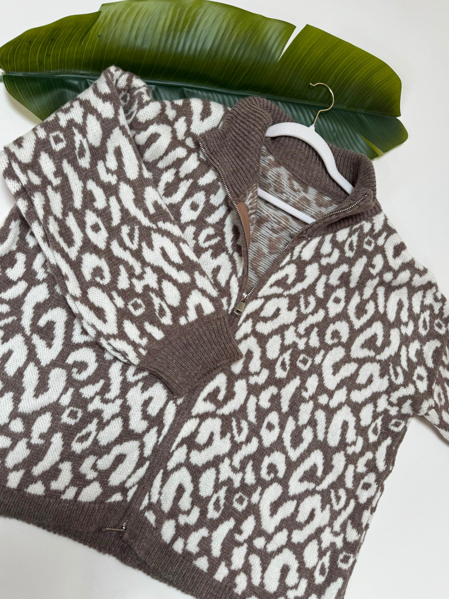 Zipper Strickjacke im angesagten Leo Muster taupe/creme