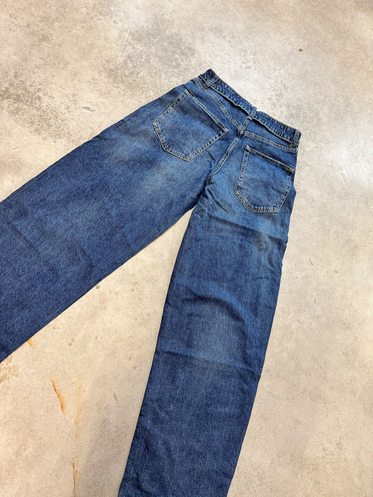 Ballon/Barrel Jeans mit umgeklapptem Fashion Bund