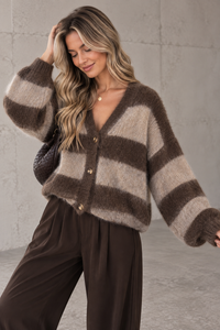 Flauschige Strickjacke mit Knopfleiste chocolate/taupe