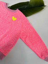 Sweater mit Rückenprint AMOR CLUB pink leo
