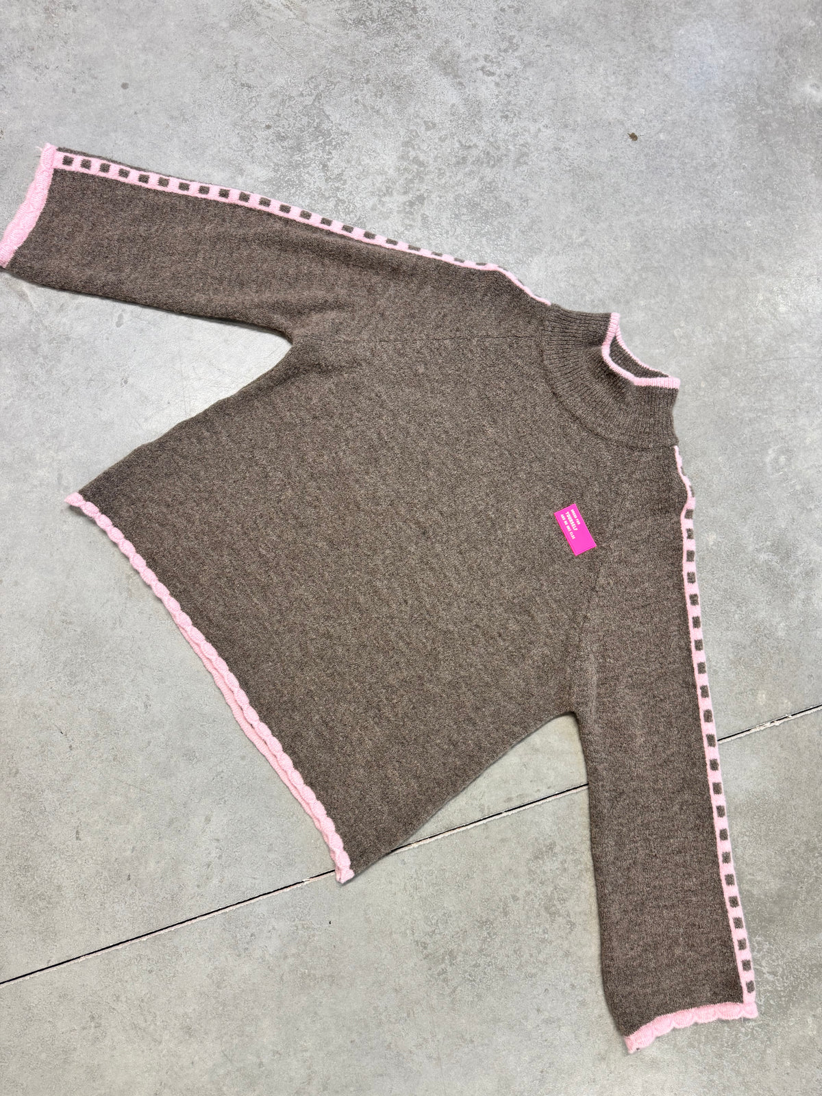 Pullover mit Patch DRESS FOR YOURSELF taupe/rosa