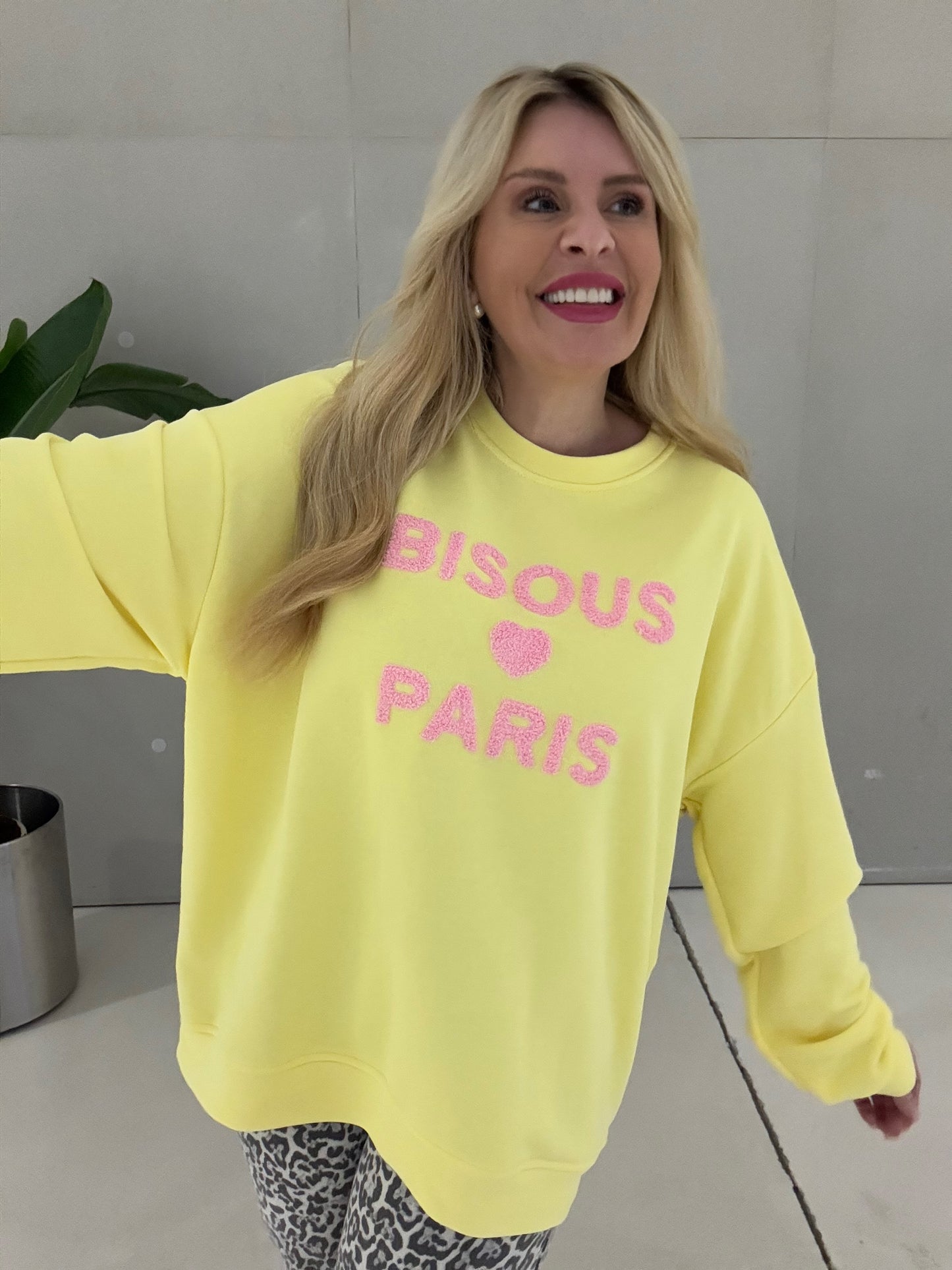 Sweater BISOUS PARIS pastell gelb