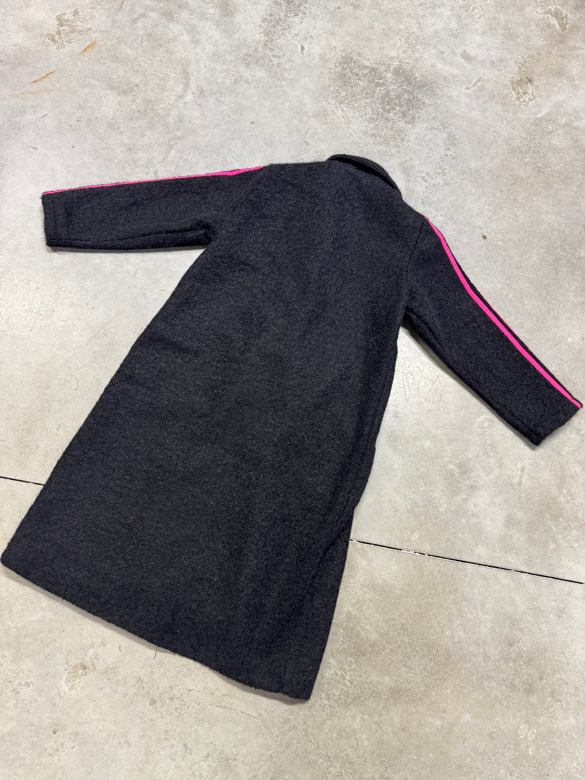 Mantel SPORTY COZYNESS schwarz/pink mit seitlichen Streifen