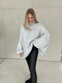 Kuschelweicher OVERSIZE Strickpullover hellgrau