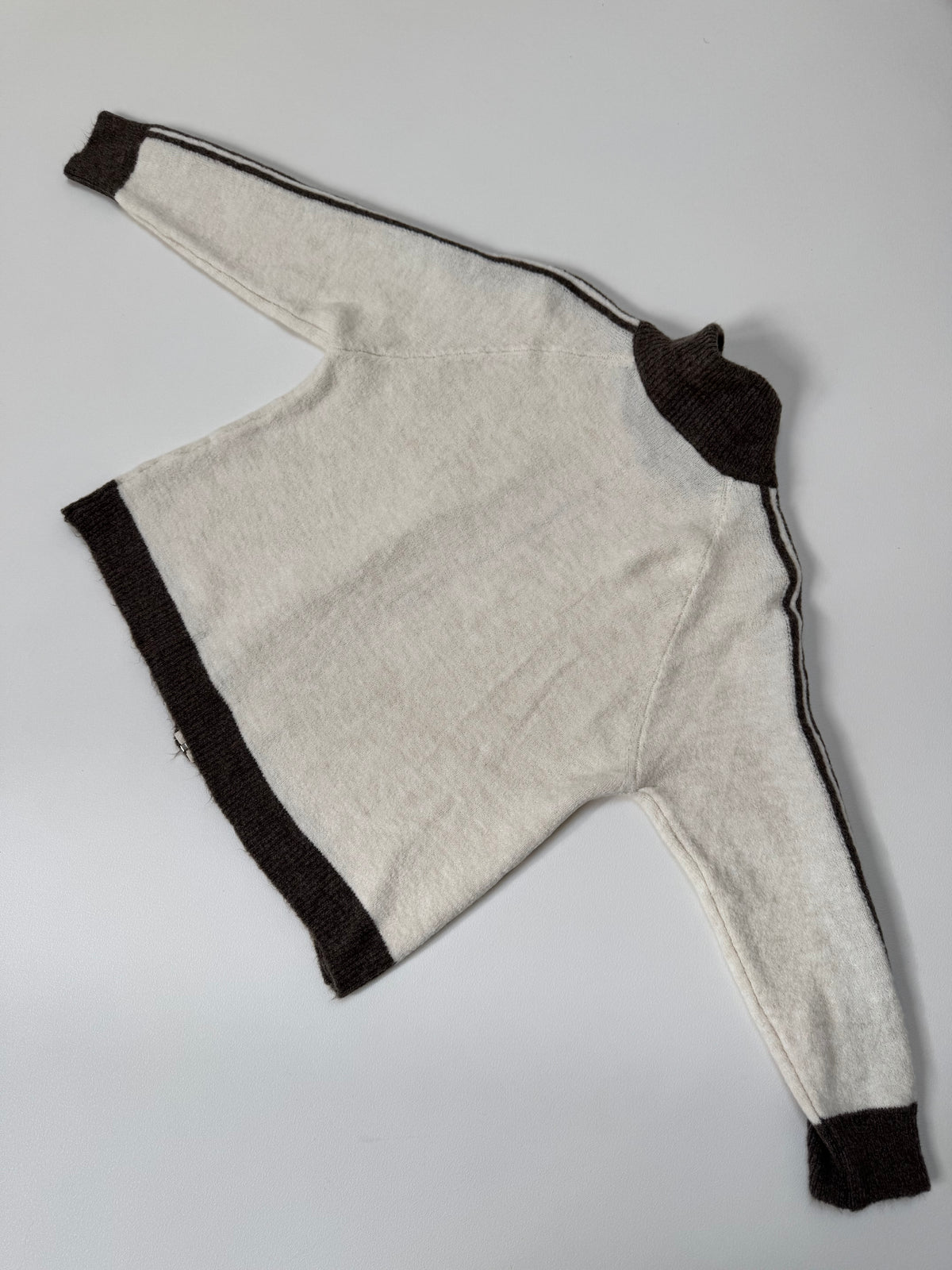 Kuschelweiche Zipper Strickjacke mit seitlichen Streifen creme/taupe