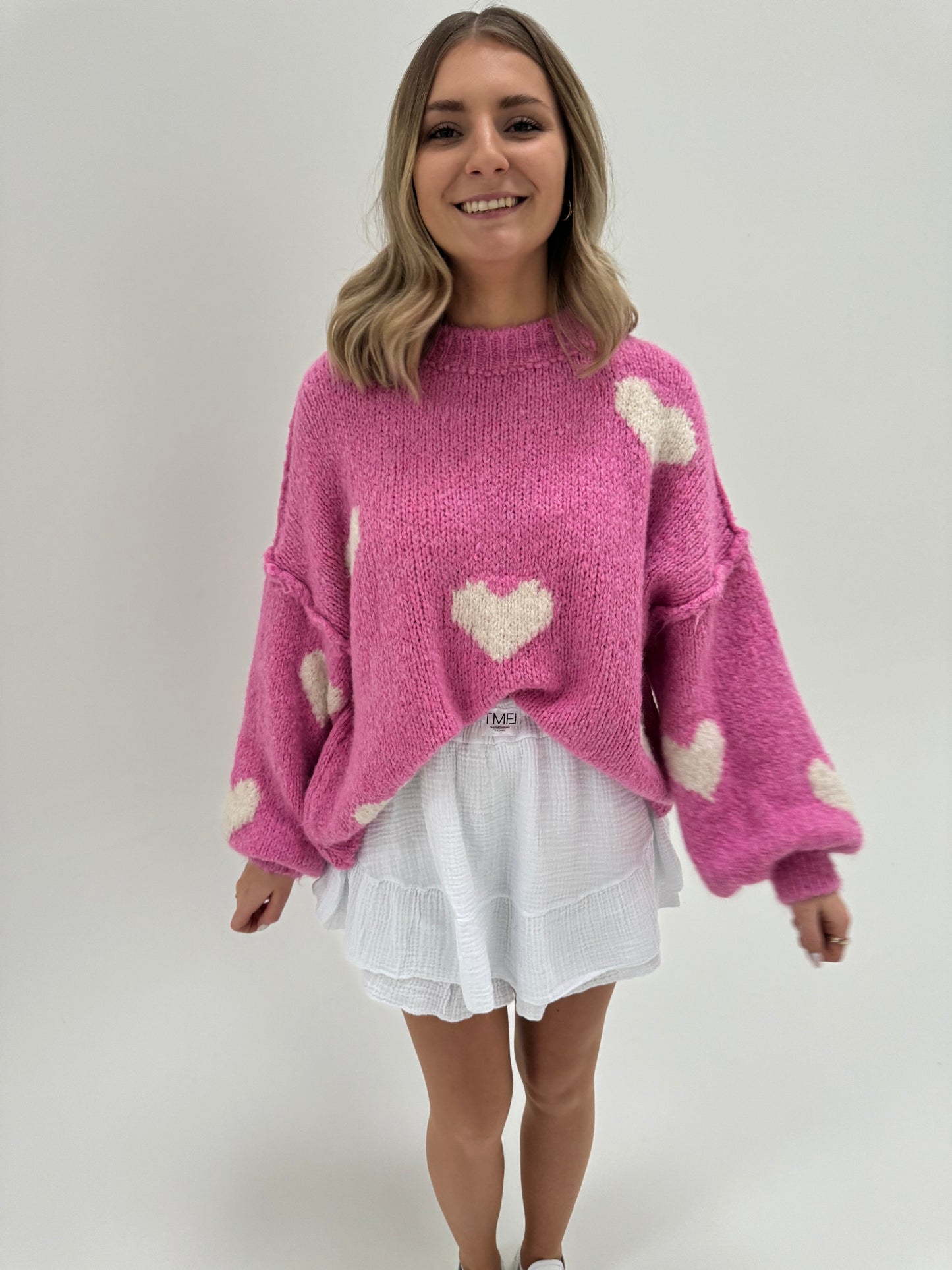 Kuschelweicher Pullover rosa mit weißen Herzen