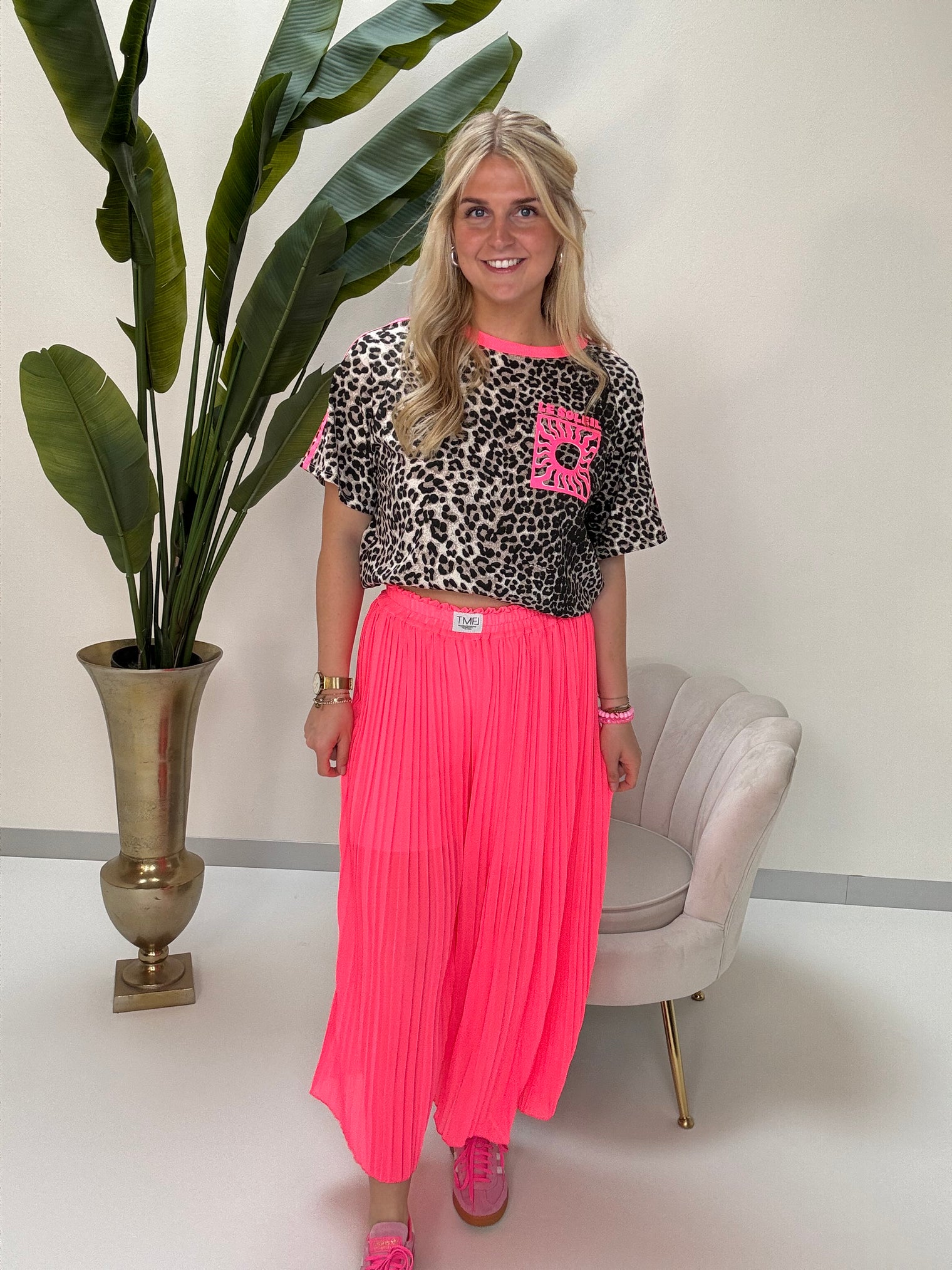 Signature Plisseehose hot pink mit Patch