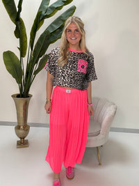 Signature Plisseehose hot pink mit Patch