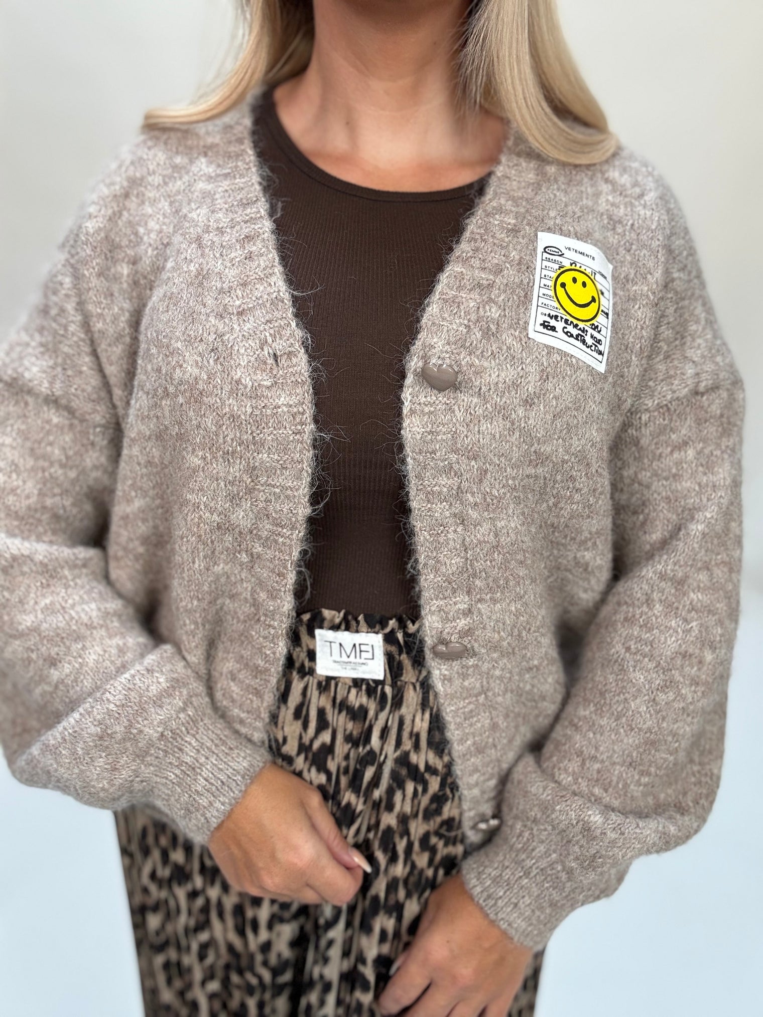 Cardigan ONLY GOOD VIBES taupe meliert