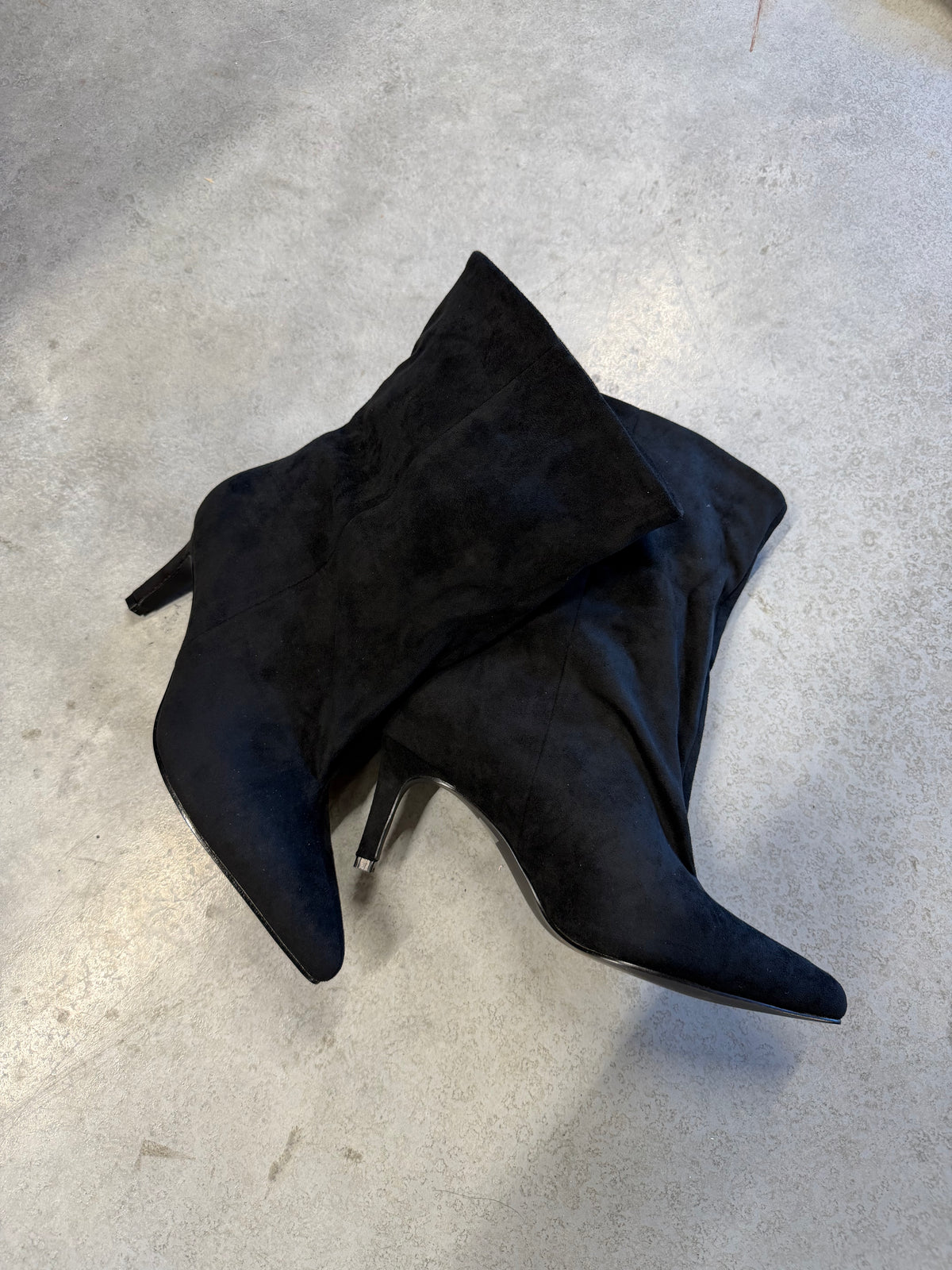 Velours Stiefelette mit kurzem Schaft schwarz