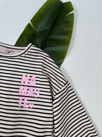 Sweater mit Rückenprint creme/coffee geringelt NAMASTE
