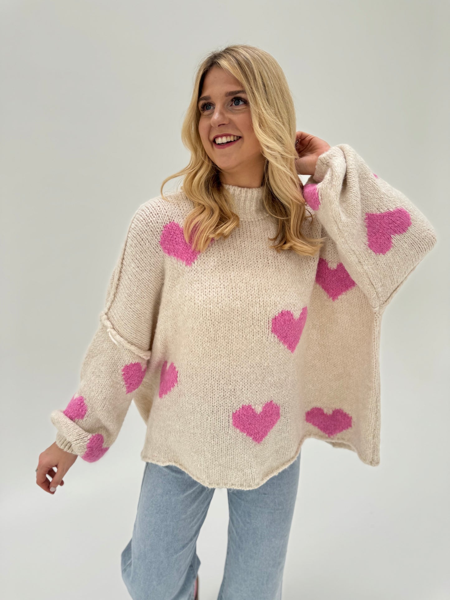 Kuschelweicher Pullover cremeweiß mit rosa Herzen