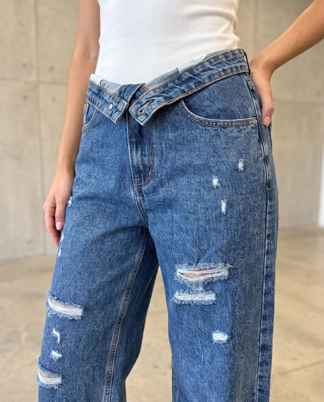 Destroyed Ballon/Barrel Jeans mit umgeklapptem Fashion Bund