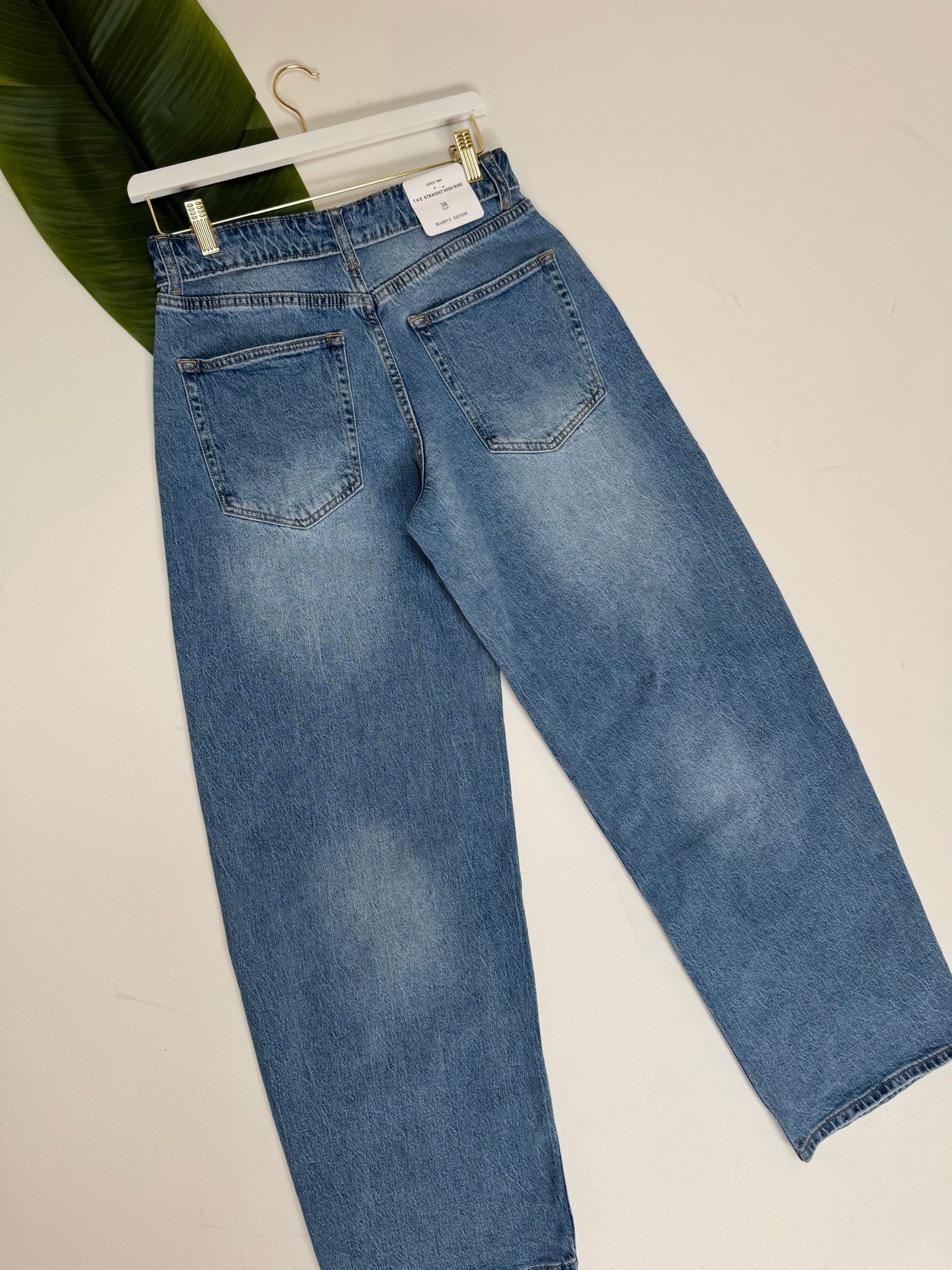 Straight High Rise Jeans mit umgeklapptem Fashion Bund