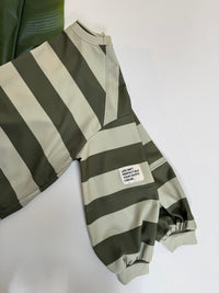 Butterstoff Sweater mit Patch am Ärmel BIG STRIPES hell&dunkelgrün