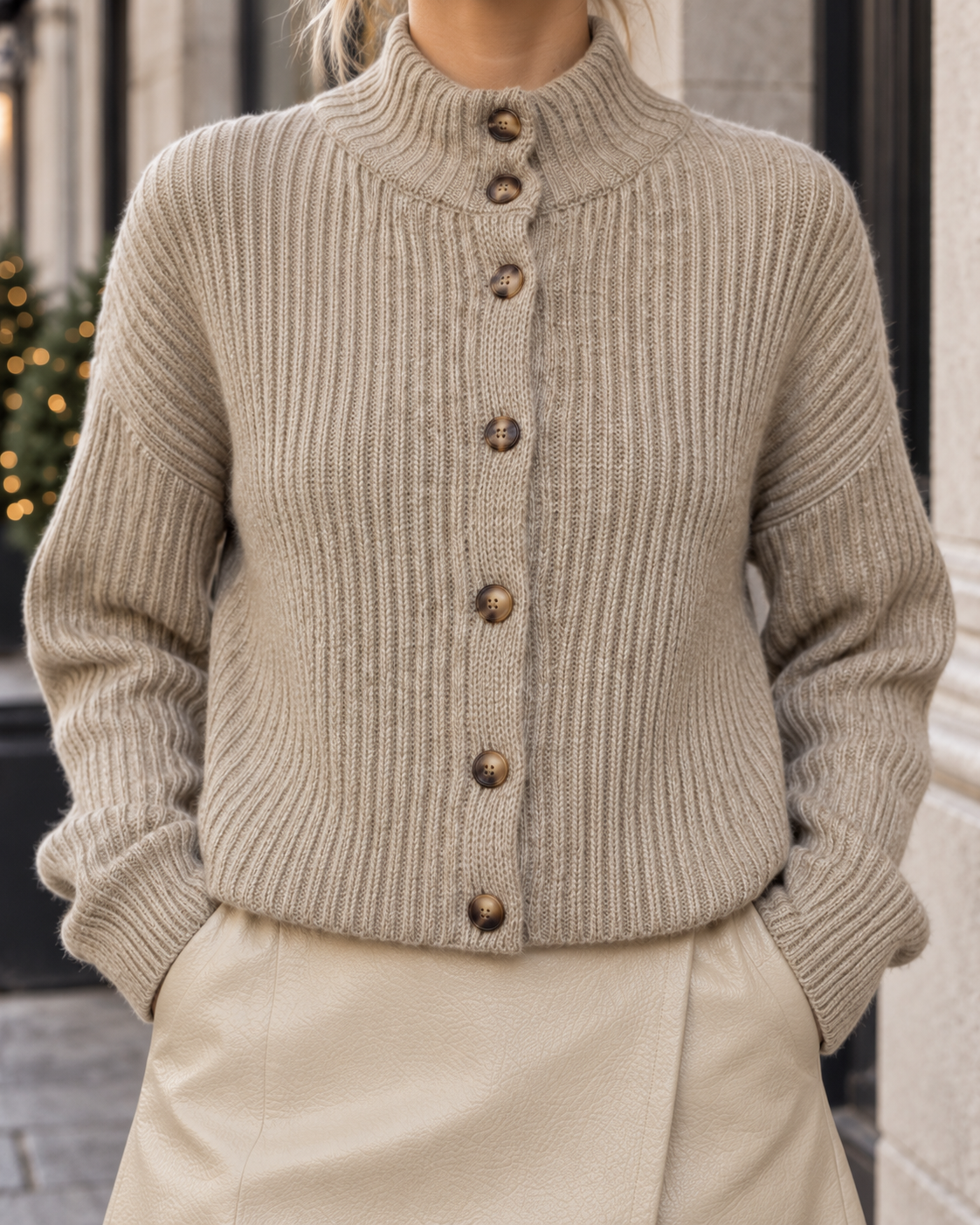 Strickjacke mit Knopfleiste beige