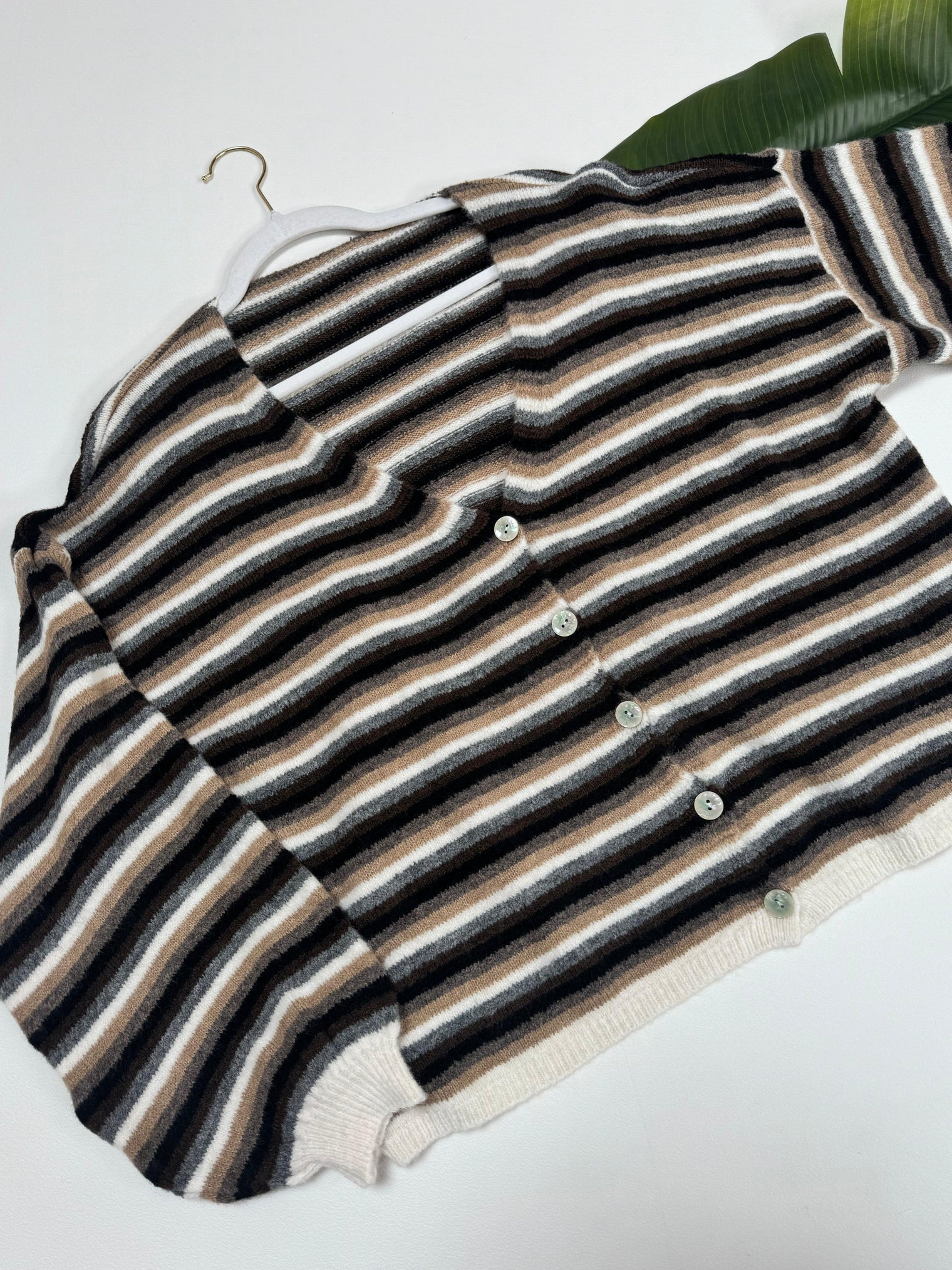 Kuschel Strickjacke mit Knopfleiste schwarz/grau/weiß/camel