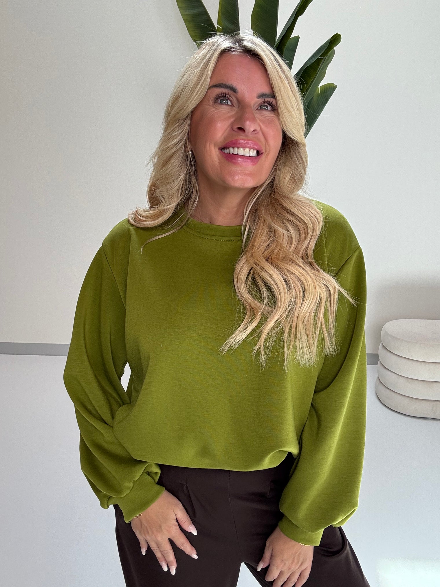 Butterstoff Pullover mit Gummizug unten grün