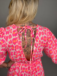Musselin Kleid weiß LEO POWER hot pink/orange
