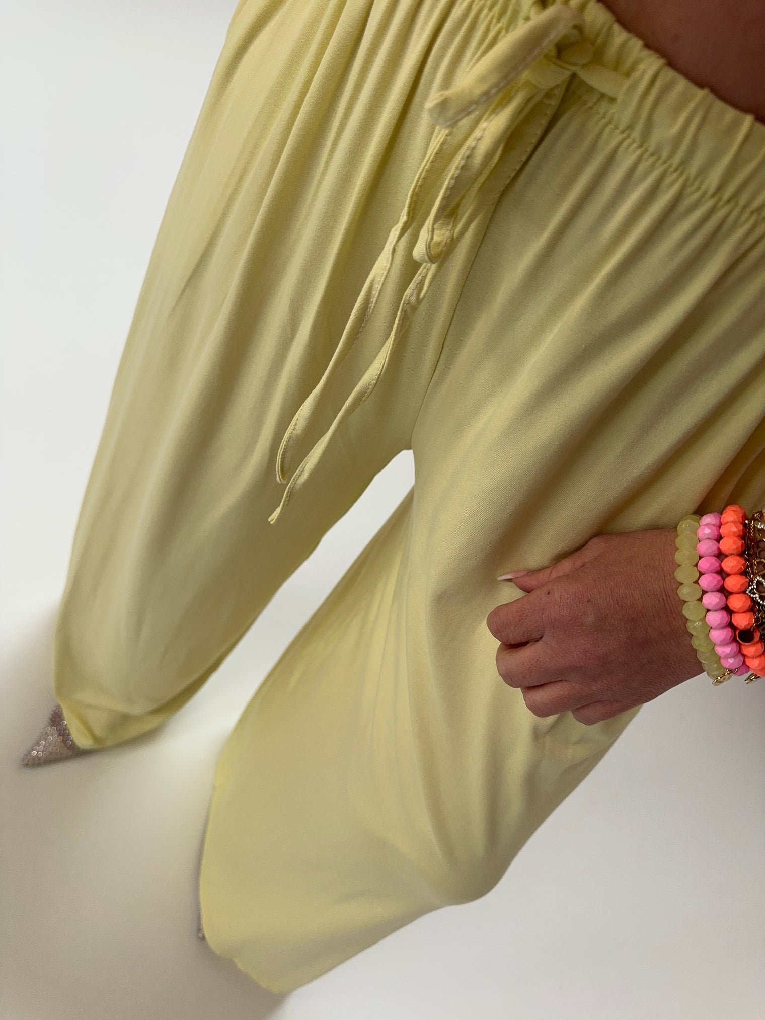 Hose FEELS LIKE BUTTER gelb