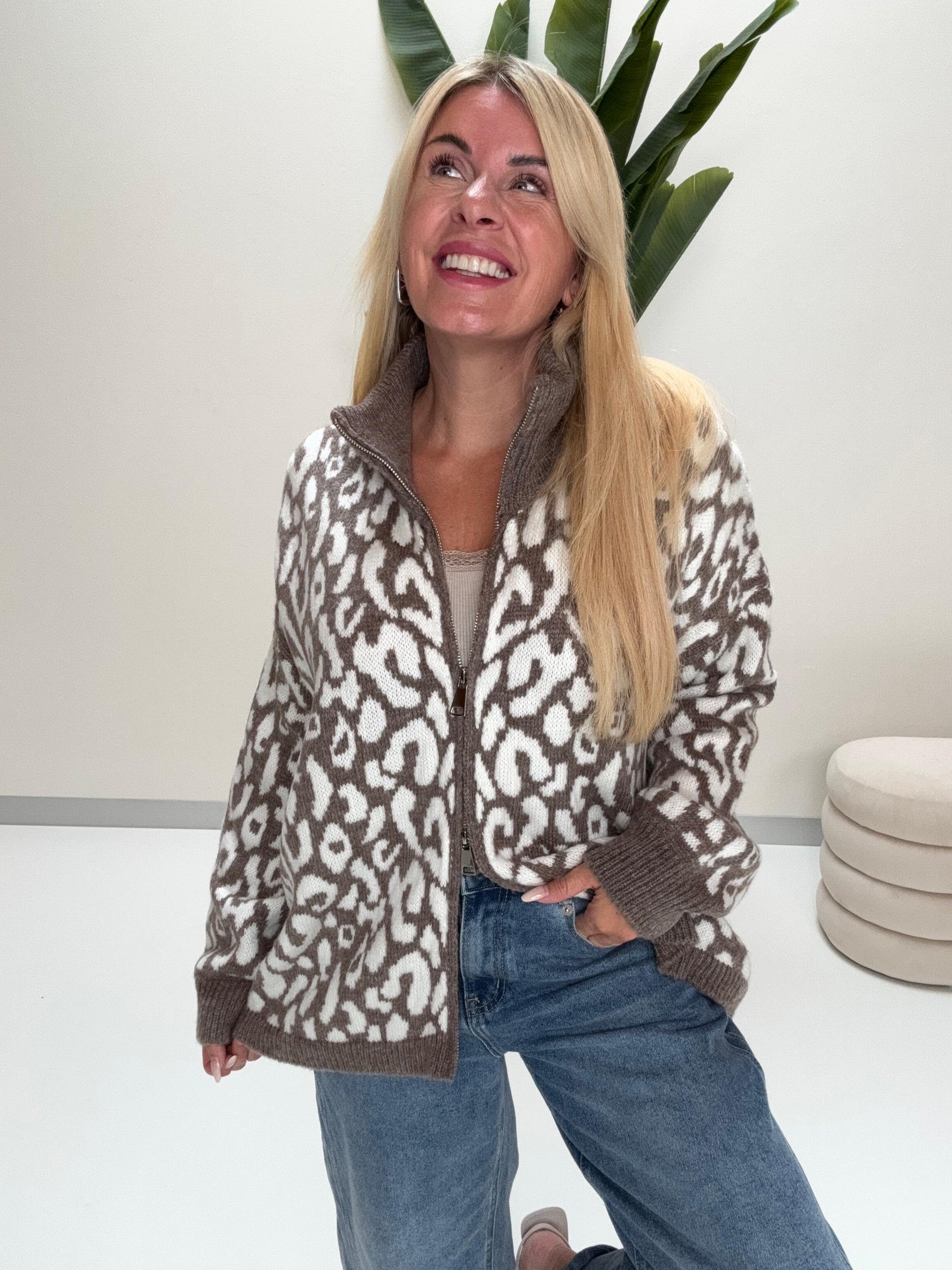 Zipper Strickjacke im angesagten Leo Muster taupe/creme