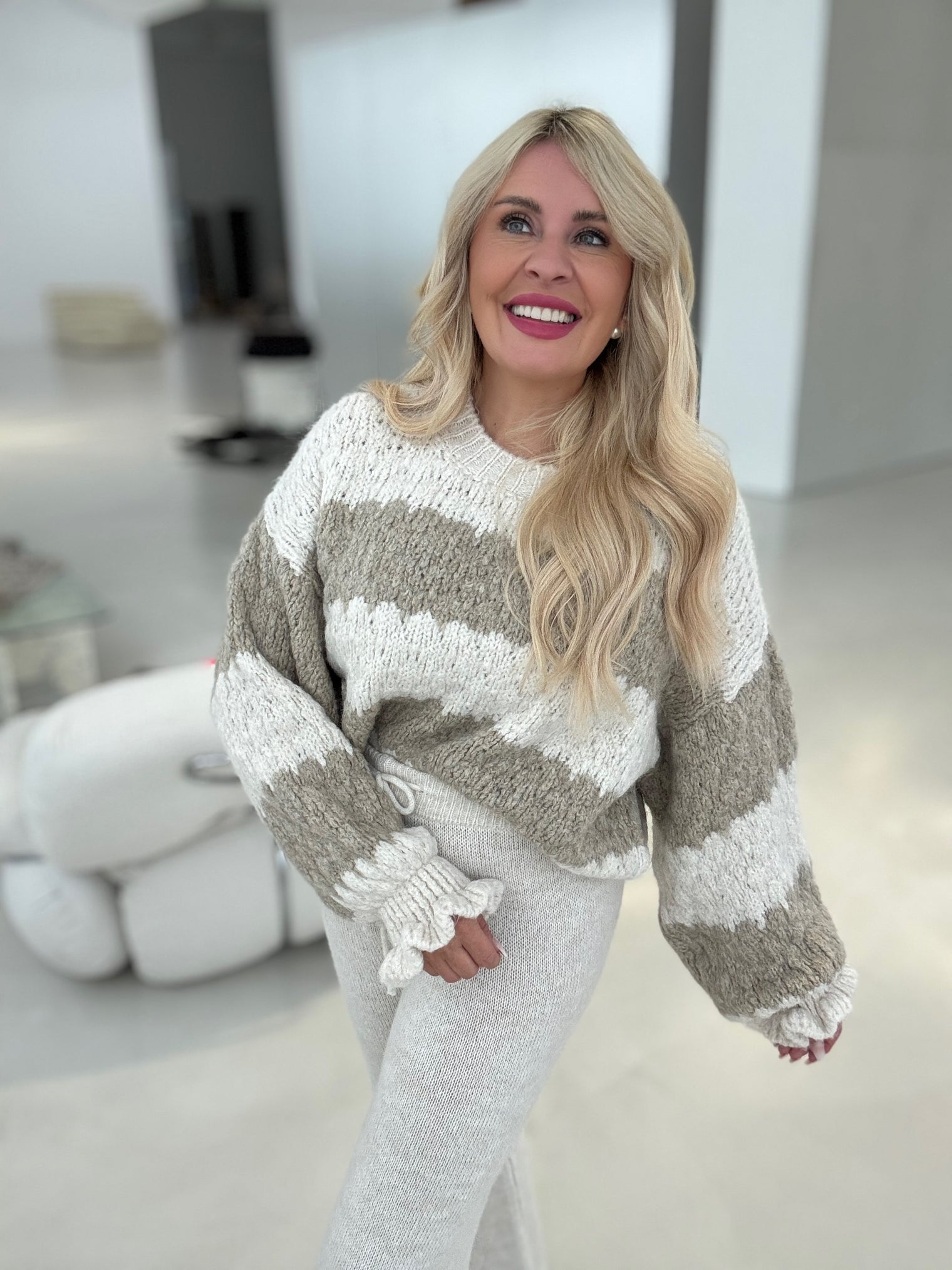 Kuschelweicher Strickpullover SOFT TAUPE weiß