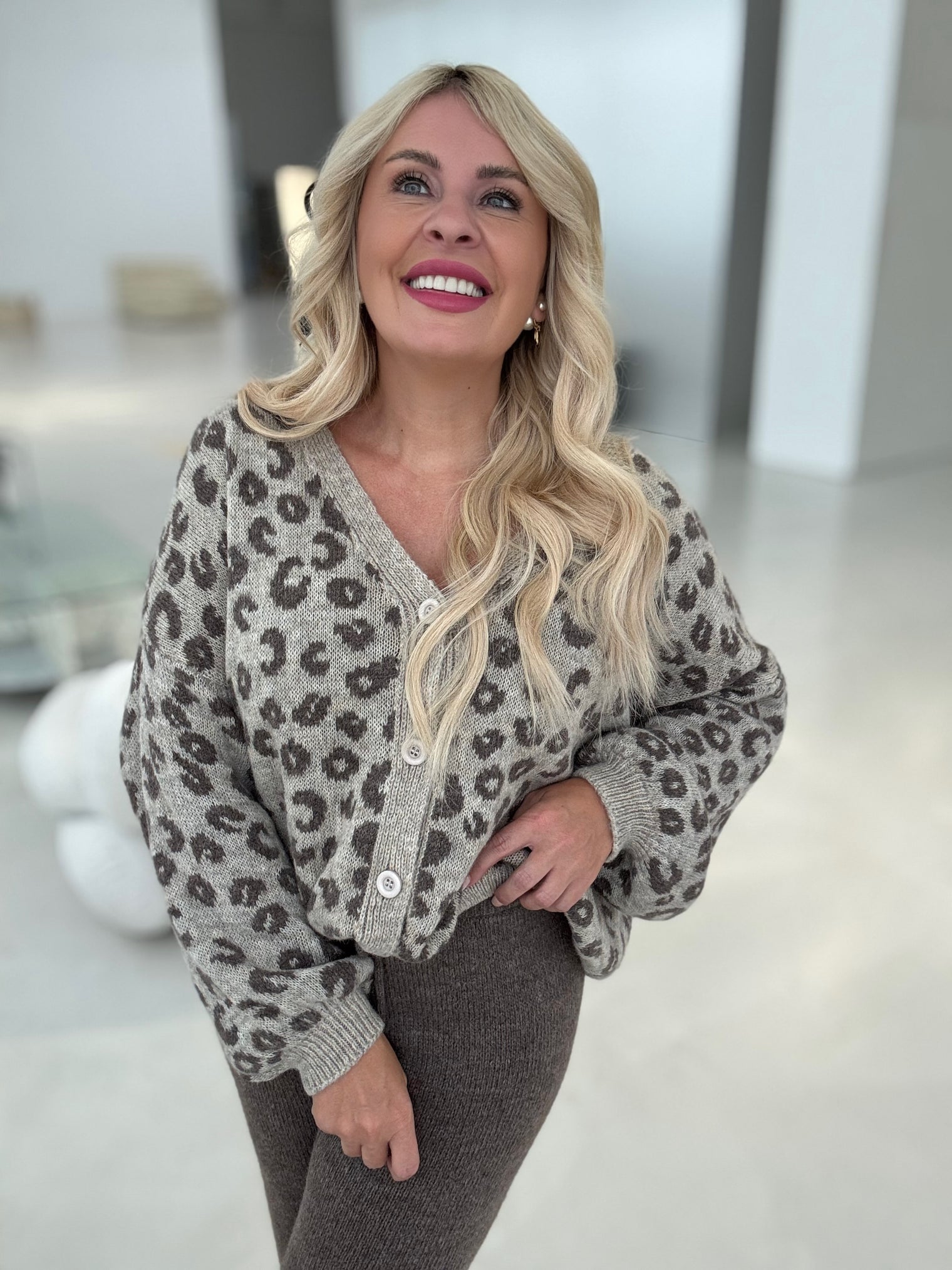 Strickjacke taupe LEO KISS coffee