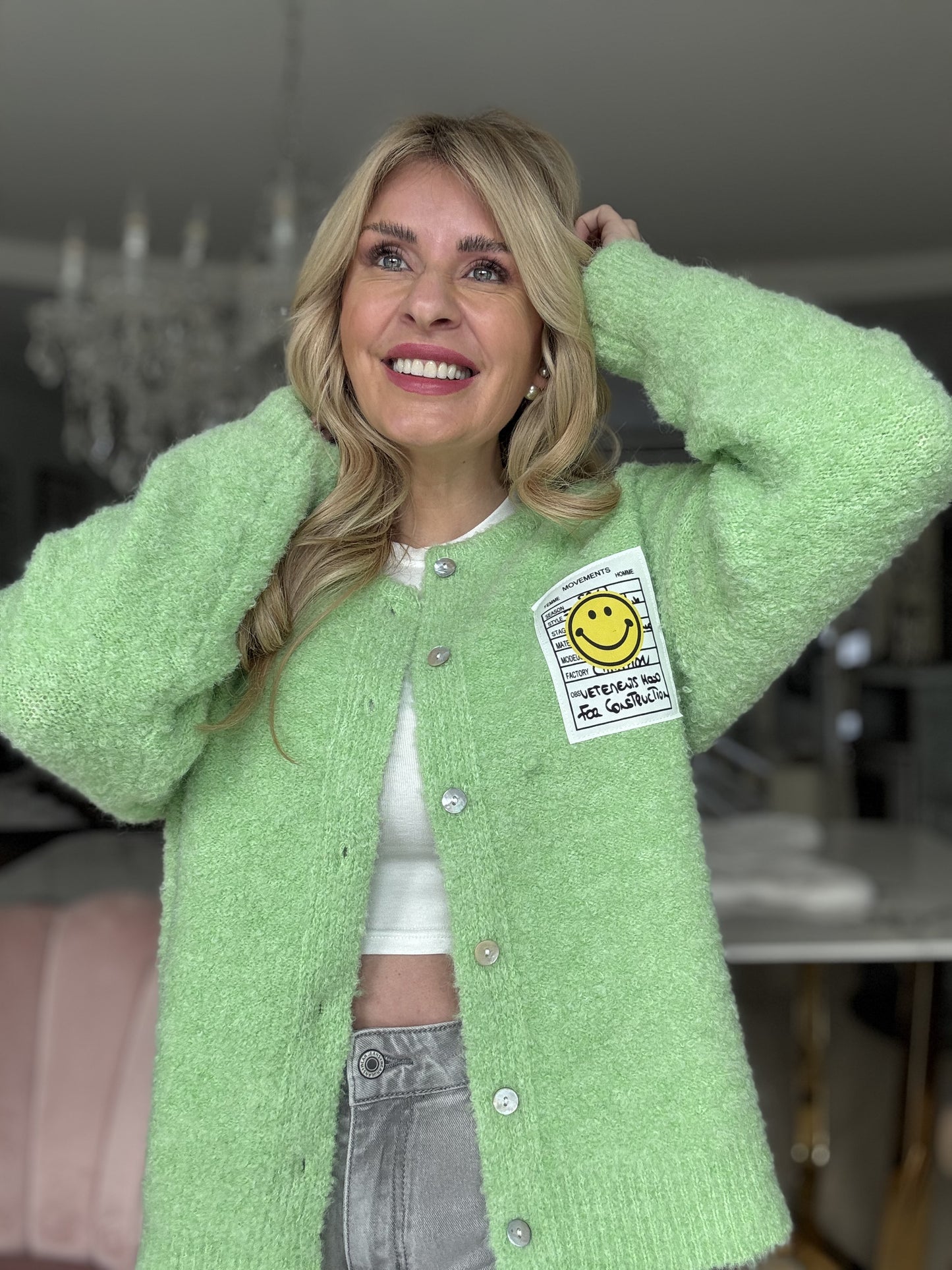 Kuschelige Strickjacke mit Smiley Patch grün 7001-SC233330