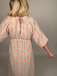 Leinen Kleid HEART ALARM creme/pastell blau mit HERZEN pink