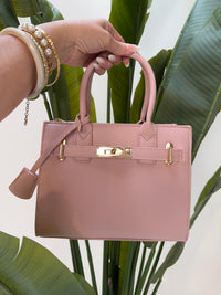 Hänkeltasche rosa GIRL BOSS mit goldener Hardware