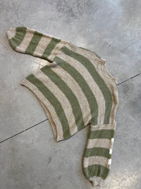 Kuschelweicher Strickpullover mit Rückenprint NAMASTE Gestreift Creme/Olive