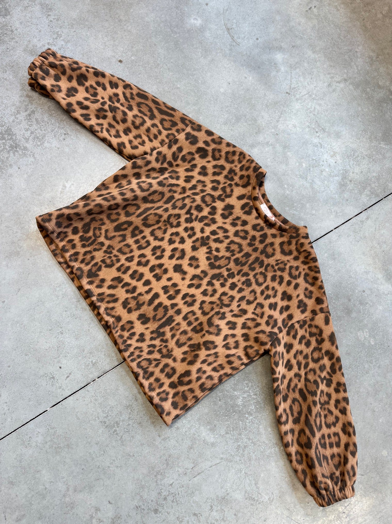 Sweater mit Rückenstickerei CREME DE LA CREME LEO Caramel/Schwarz