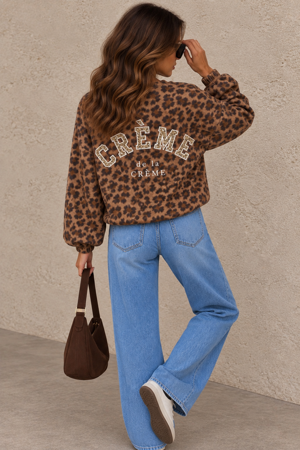 Sweater mit Rückenstickerei CREME DE LA CREME LEO Caramel/Schwarz