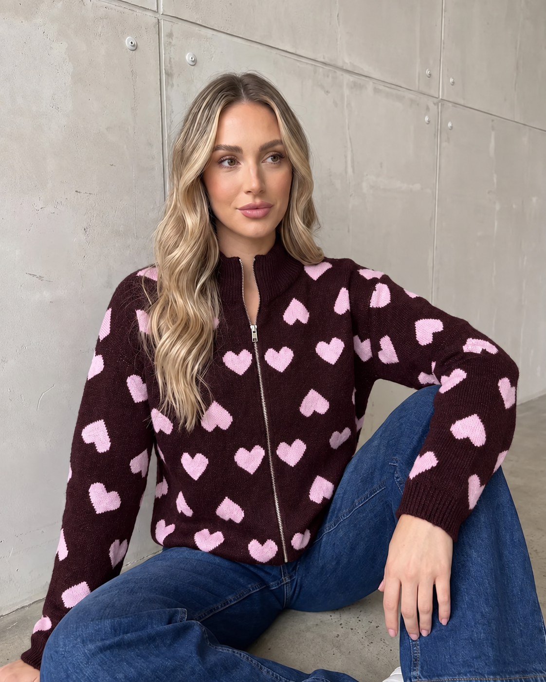Zipper Strickjacke mit Herzchen burgundy/rosa