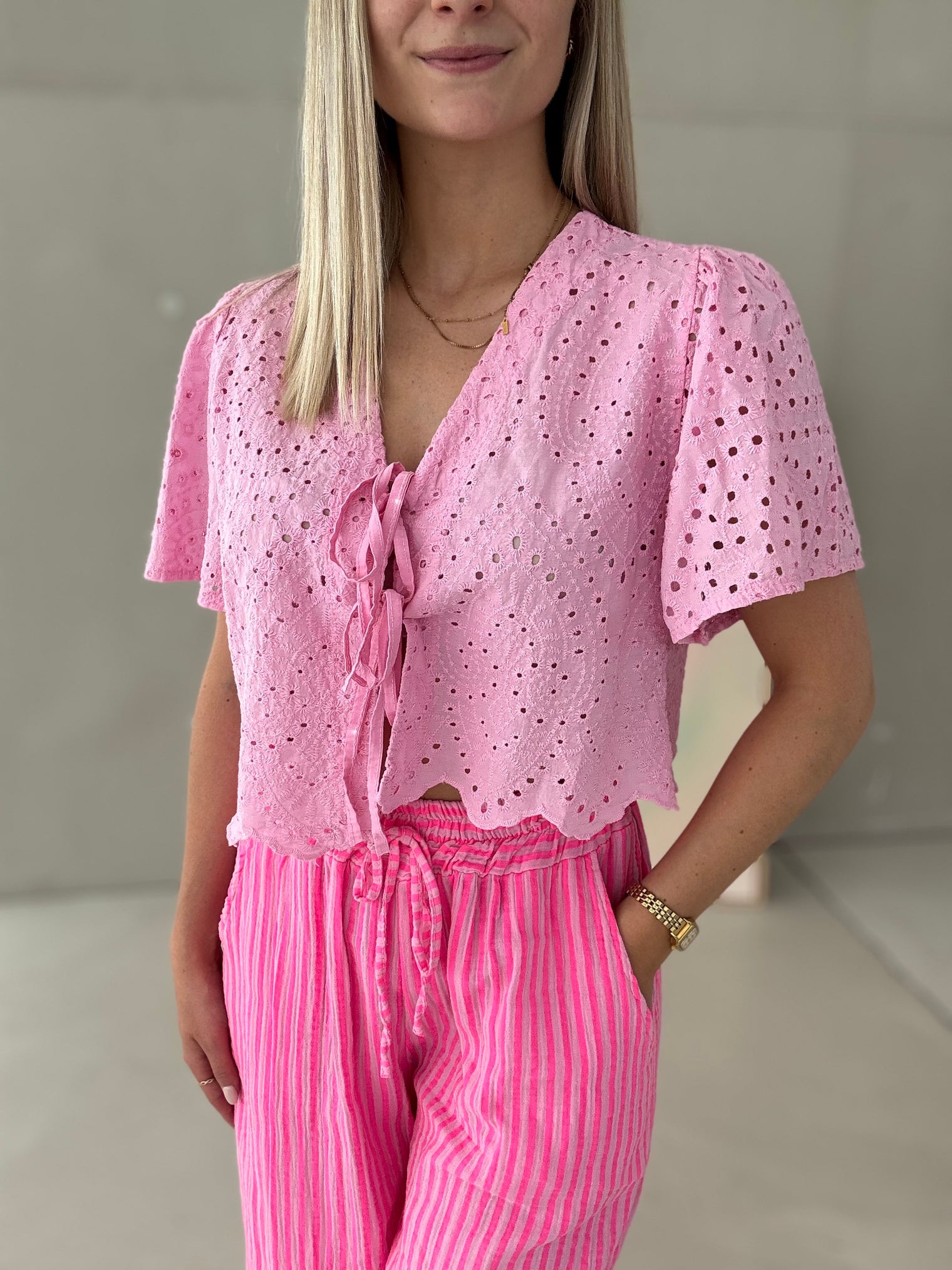 Bluse kurzarm HOT ROSA Lochspitze zum binden