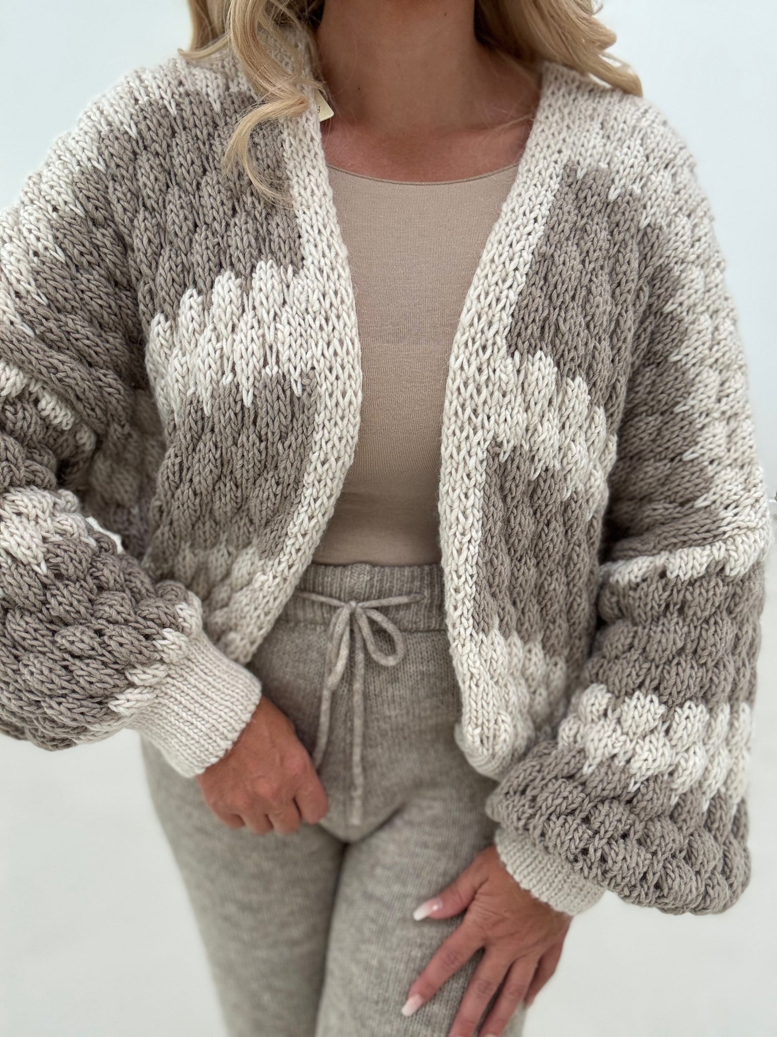 Häkelstrickjacke TAUPE Streifen creme