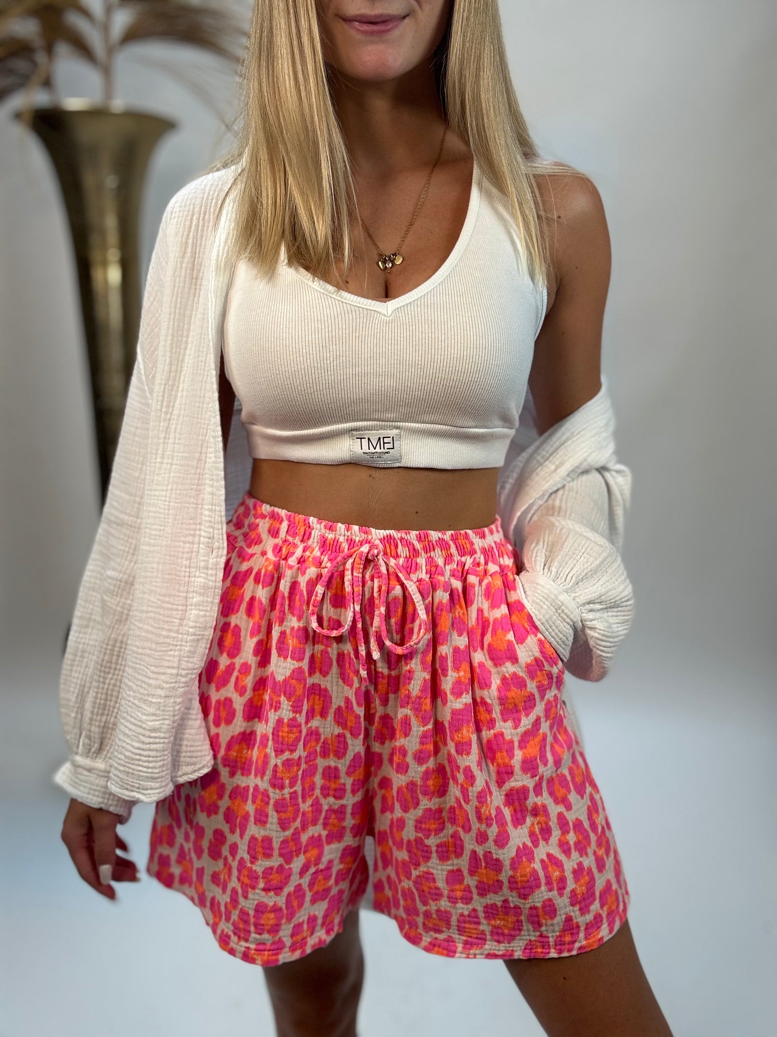 Stylische Musselin Shorts weiß LEO POWER pink/rosa/orange