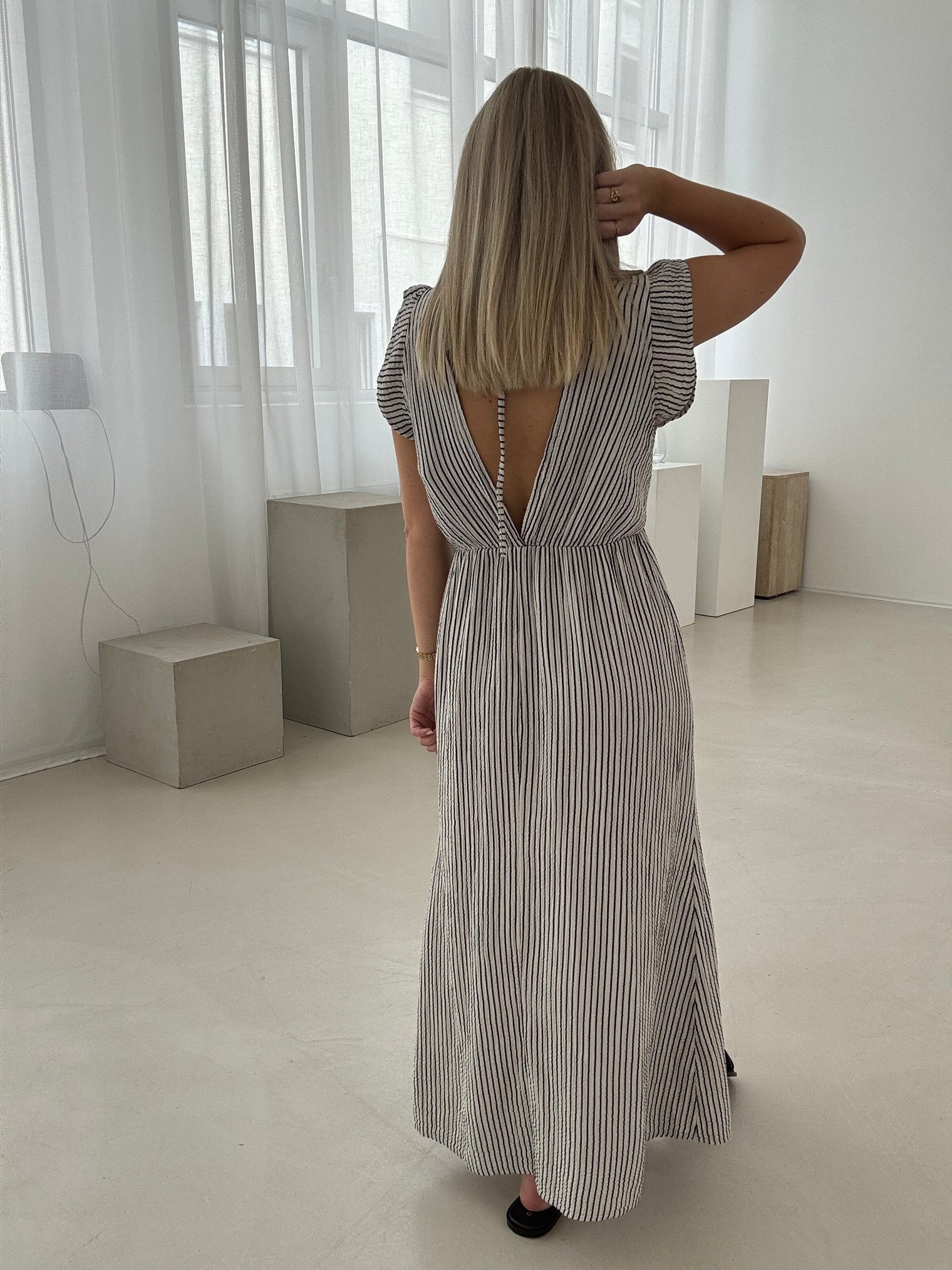 Musselin Kleid weiß ZARTE STREIFEN schwarz